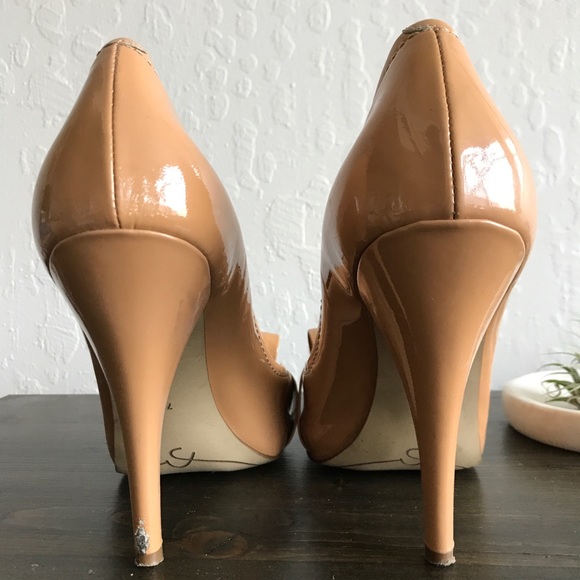 Joan & David Nude Pumps - Picture 4 of 8